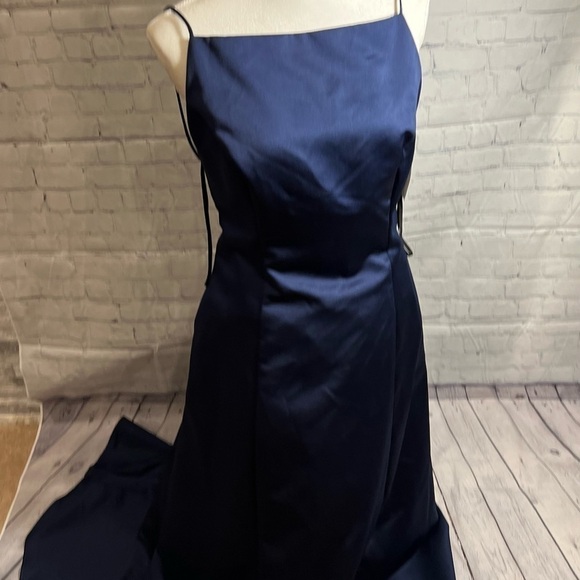 Plus size 13/14 Royal blue formal dress. Perfect for prom season or a wedding. - Picture 5 of 16